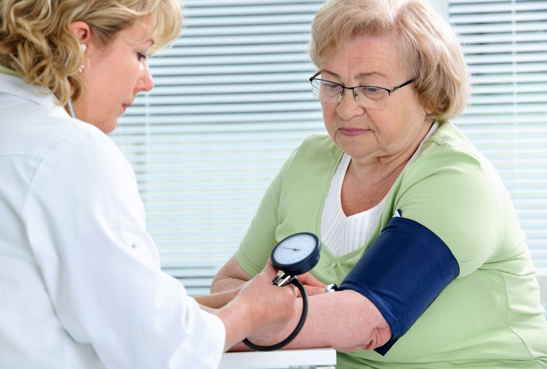 izmeri se krvni tlak ženske